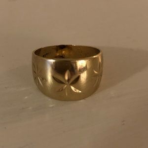 Gold Flower Design Ring